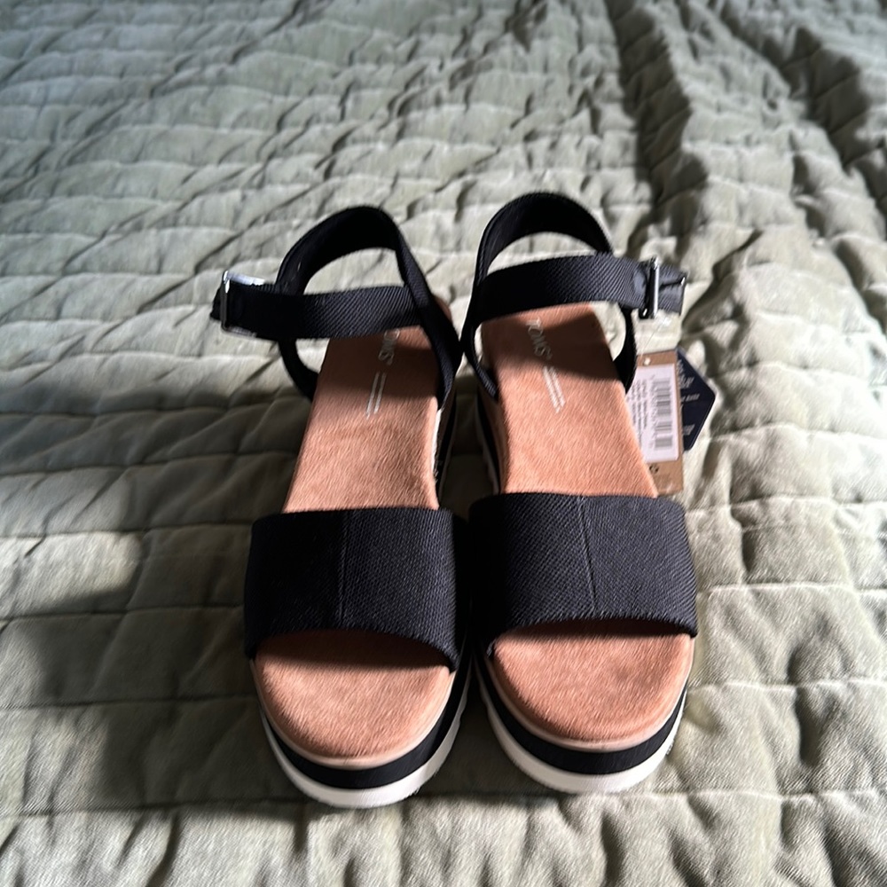 NWT Toms platform sandals